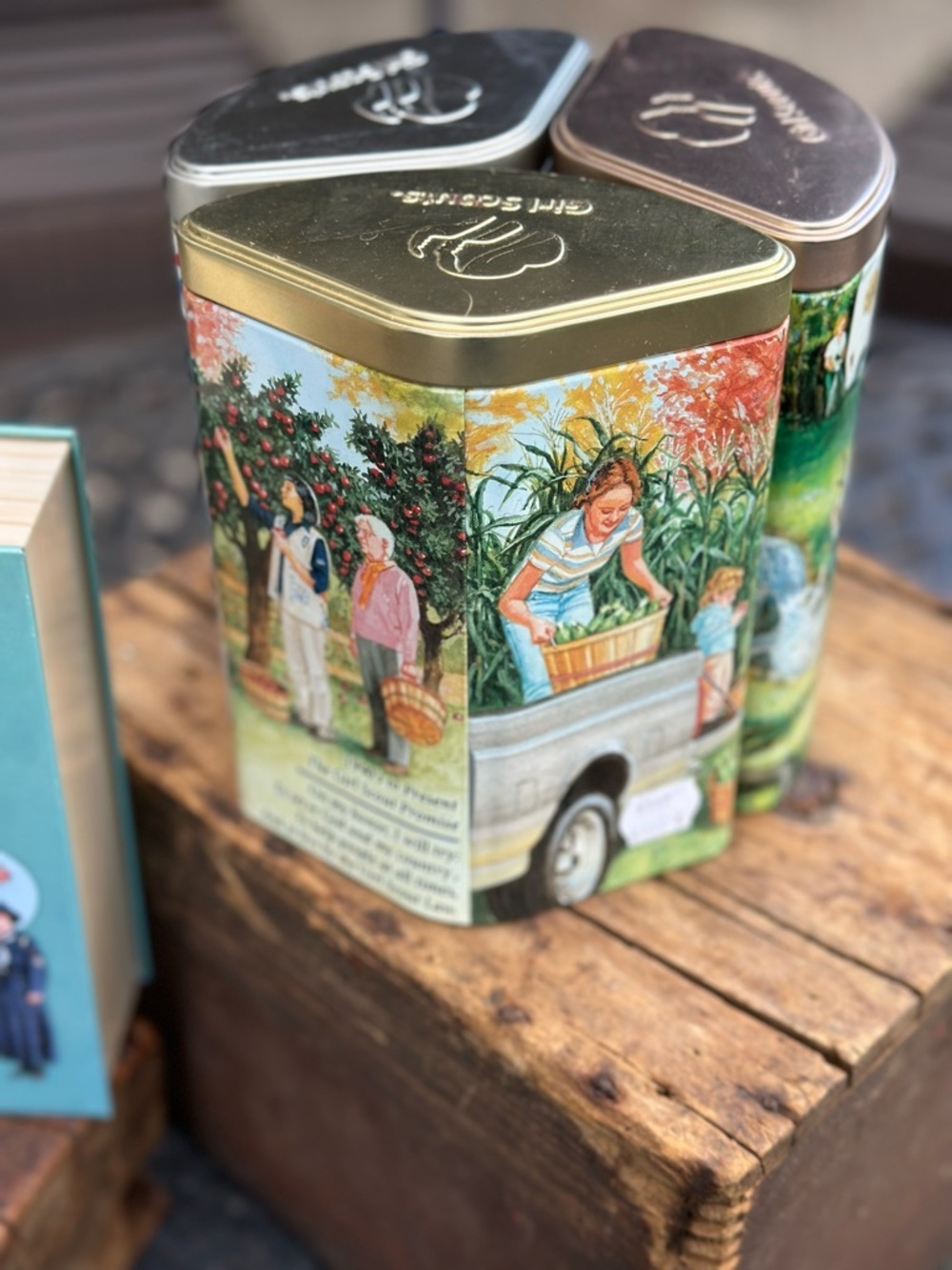 Vintage Girl Scout Tin Bundle Ashdon Farms & Juliette Gordon Low 4 Tins - Picture 5 of 14